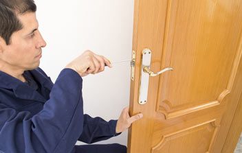 Locksmith Master Shop Yorba Linda, CA 714-983-9061 Locksmith Master Shop Yorba Linda, CA 714-983-9061